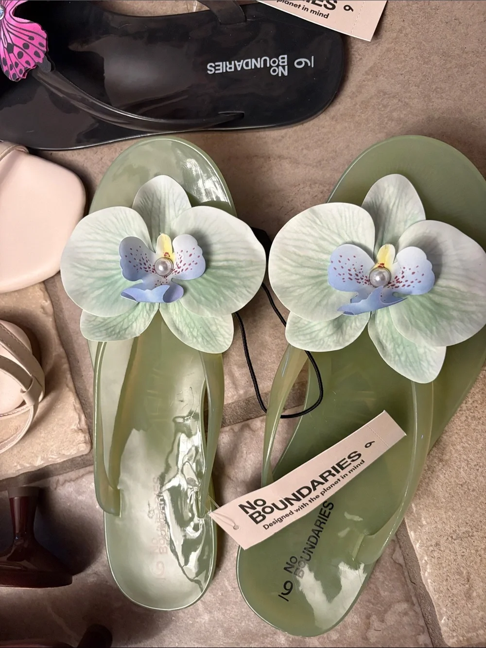 New 4 pair No Boundaries Sandals women’s 9
